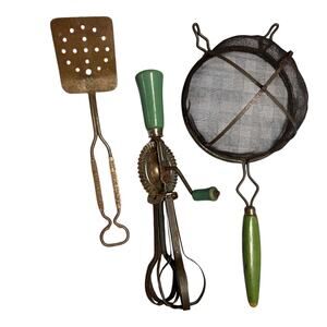 Lot of Kitchen Gadget/Utensils 1930s-60s Country/Farmhouse/Rustic Kitchen Decor